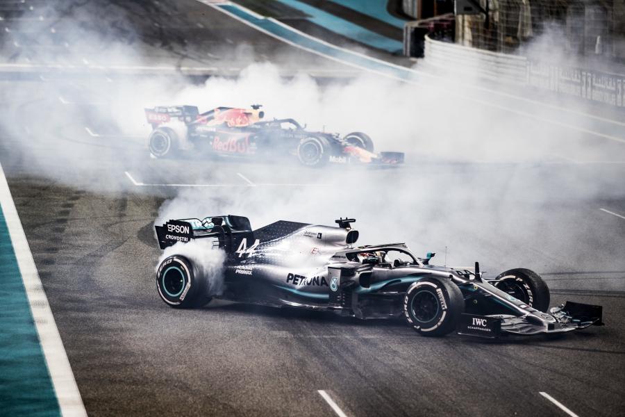  Mercedes-AMG F1 W10 EQ Power+ 2019 года  (фото 26 из 31)